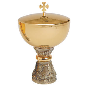Cáliz de Ciborium de Metal con Acabado Chapado en Oro Forma Redonda Diseño Martillado La Mejor Calidad Con Tapa Cruzada Para Religiosos - Product Image 5