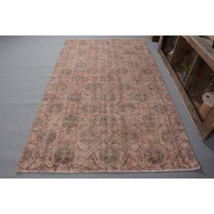 พรมตุรกีวินเทจ ขนาด 4 ฟุต 9 นิ้ว x 8 ฟุต 3 นิ้ว ลายปะติด เป็นมิตรกับสิ่งแวดล้อม สีชมพู-น้ำตาล ทอแบบเรียบ ทำจากขนสัตว์ ด้านหลังทำจากยางลาเท็กซ์ ขนปานกลาง เหมาะสำหรับห้องรับประทานอาหาร - Product Image 1