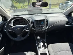 Usado 2017 Chevrolet Cruze LT - Product Image 2