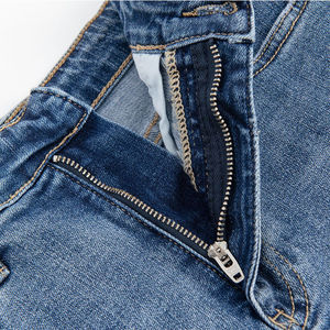 Vente en gros de shorts de gym anti-rides respirants unisexes avec logo personnalisé pour hommes avec cordon de serrage à la taille et fermeture éclair - Product Image 3