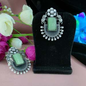 Pendientes de tuerca Monalisa de moda fina, piedra de color verde, accesorios inspirados en elefantes majestuosos, tachuelas indias de diseño de alta calidad - Product Image 3