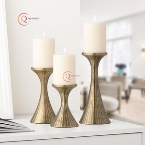 ที่ใส่เทียนชาโลหะทรงเสาทองเหลืองขนาดเล็กทำด้วยมือเหยือกเทียนที่มีเอกลักษณ์สำหรับตกแต่งบ้านและปาร์ตี้ - Product Image 2