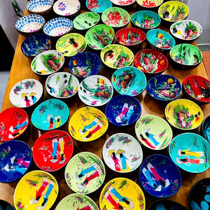 Coquilles de noix de coco laquées Diverses couleurs Design Non toxique Utilisé Décoration Musée Fête Festival Spécialement Respectueux De L'environnement - Product Image 1
