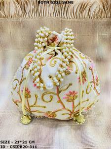 Sac Potli en tissu Batwa brodé à la main indien, motif de pièces de monnaie tendance, multicolore, Craftstages International - Product Image 5