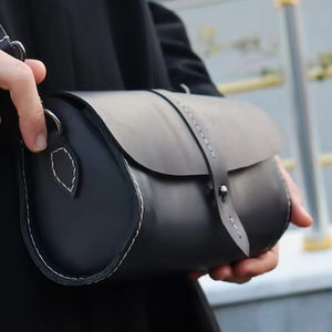 Vente en gros de LCYB-0074 dames en cuir sac à bandoulière nouveau design de mode cylindre léger portable fermeture éclair mignon style étranger - Product Image 1