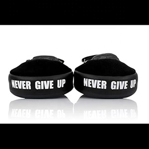 Mitaines d'entraînement Fairtex Focus Pads pour la boxe et le kickboxing, rembourrage doux, prise sécurisée, coutures durables, équipement d'entraînement pour la salle de sport quotidienne - Product Image 6