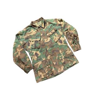 Uniforme de camouflage jungle vintage américain vietnamien des années 1960 pour reconstitutions historiques - Product Image 2