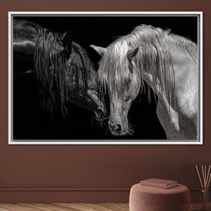 Décoration sur toile de cheval noir et blanc moderne - Œuvre d'art imprimée sur toile, 1P : encadré blanc - Product Image 1