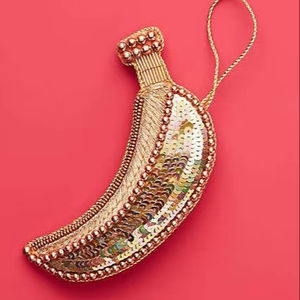 Porte-clés en tissu brodé de perles 100% artisanal, avec logo d'équipe personnalisé, breloque pour sac, porte-clés pour le jour du match - Product Image 1