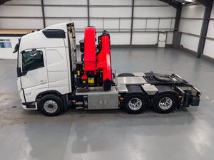 Camión Pesado Usado Diésel Automático Euro 6 6x4 LHD, Unidad Tractora FH 540 con Motor Cummins, Capacidad de Carga >50T, Cámara Trasera de 360° - Product Image 1