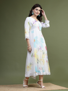 ชุดคุร์ติรามาสสำหรับผู้หญิง สีขาว ลายดอกไม้ ชุดอานาร์กาลี คุร์ตา ปักลายสวยงาม ชุดพื้นเมืองทันสมัย ผ้าโพลีเอสเตอร์คุณภาพดี เหมาะสำหรับงานปาร์ตี้และงานเทศกาล - Product Image 5