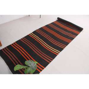 Alfombra Kilim Vintage de 3.4x11.9 pies, Alfombra Turca de Lana con Bordes Negros y Naranjas - Product Image 5