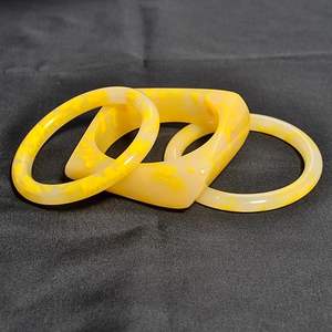 Confettis en résine de haute qualité faits à la main pour les commandes personnalisées Logo Branding à prix économique de AALIYAN IMPEX - Product Image 1