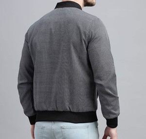 2025 Logo personnalisé veste universitaire pour hommes Style solide plaine Letterman tenue décontracté pour la saison d'automne Service OEM disponible - Product Image 5