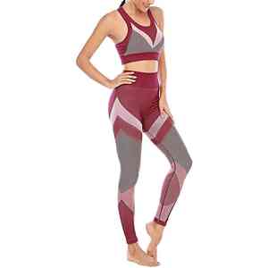 Ensemble de yoga personnalisé haut de gamme, conçu avec un tissu léger et flexible, assurant confort, équilibre et liberté de mouvement pendant l'exercice. - Product Image 1