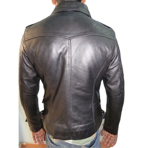 Chaqueta de motociclista de cuero negro para hombre con patrón acolchado en los hombros y mangas, forro suave de poliéster. - Product Image 4