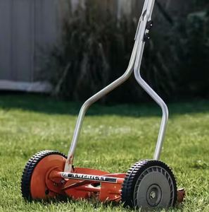 Tondeuse à gazon compacte américaine 1204, tondeuse à 14 bobines avec une largeur de coupe de 14 pouces et des lames en acier robustes - Product Image 2