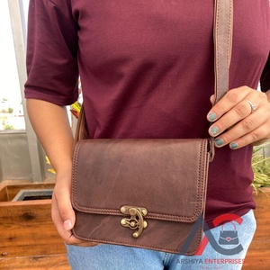 2024 Factory Customized Genuine Leather Women Crossbody Bag Cowhide Ladies <b>Handbag</b> High Quality Elegant Luxury Lock Shoulder Bag - Product Image 1