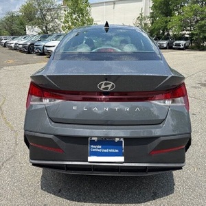 2024 สำหรับ Elantra SE FWD เครื่องยนต์เทอร์โบ เบาะหนัง พวงมาลัยซ้าย ไมล์น้อย ราคาพร้อมส่ง มีสินค้าในสต็อก - Product Image 3