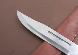 Cuchillo Bowie de caza de acero inoxidable hecho a mano personalizado con mango de madera de colores y Funda de cuero de Knives Maker. - Product Image 5