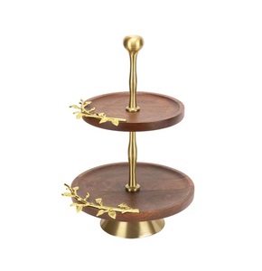 Support de gâteau en bois de qualité supérieure fait à la main pour les présentations de desserts, les présentoirs de boulangerie et les célébrations à la maison avec un style simple - Product Image 5