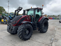 Tracteurs VALTRA NEUFS/OCCASIONNÉS conçus pour les besoins de l'agriculture moderne, offrant un couple puissant, un fonctionnement fluide et une productivité maximale.