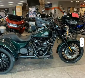 มอเตอร์ไซค์สามล้อรุ่นใหม่ Just Arrived Performance 2025 Freewheeler FLRT ALPINE GRN/BLK - Product Image 6