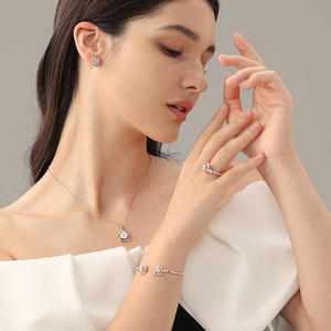 ต่างหูรูปหัวใจเจลิยา นอต ออฟ เลิฟ ฮาร์ท - ชุบทองคำขาว 18K ประดับเพชร สไตล์วินเทจ สำหรับงานแต่งงาน ของขวัญหมั้น - Product Image 6