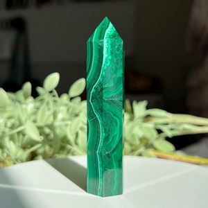 หินมาลาไคต์แกะสลักด้วยเลเซอร์ รูปทรงหอคอย คริสตัลธรรมชาติ ขายส่งจำนวนมาก สำหรับการทำสมาธิ ปรับสมดุลจักระ บำบัดด้วยเรกิ และเพื่อการพัฒนาทางจิตวิญญาณ - Product Image 6