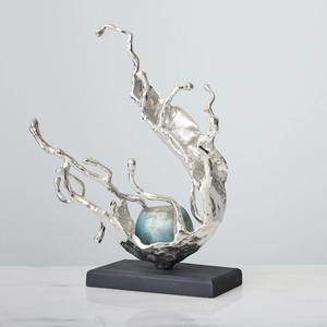 Esculturas de metal de diseño único de lujo y forma atractiva para decoración contemporánea del hogar adornos elegantes para interiores modernos - Product Image 4