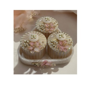 Tarro de fruta seca de la mejor calidad de lujo, juego de tarros de resina blanca Circular hechos a mano para servir aperitivos en uso doméstico de la India - Product Image 1