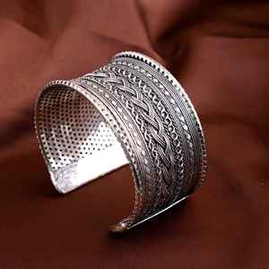 Nuevo brazalete de Metal ancho antiguo, pulsera ajustable tribal de mano de Metal étnico de plata ancha larga, joyería de Metal personalizada - Product Image 3