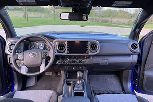 Offre exceptionnelle : Toyota Tacoma TRD Sport Double Cab 4x4 d'occasion, modèle 2018 - Product Image 2