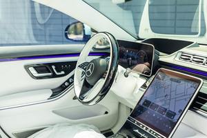 รถยนต์เมอร์เซเดส-เบนซ์ เมย์บัค เอส 580 4MATIC ปี 2023 รุ่นซีดาน พร้อมหลังคาซันรูฟแบบพาโนรามา กล้องมองหลัง 360 องศา เบาะหนัง เกียร์อัตโนมัติ - Product Image 6