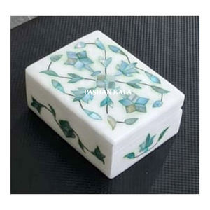 Belle boîte à bijoux incrustée de nacre verte en marbre blanc faite à la main pour la décoration de la maison et des boîtes à usage doué - Product Image 1