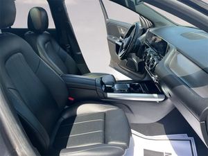 รถยนต์มือสองสภาพดี ปี 2021 รุ่น G-LE 4MATIC SUV เกียร์ 8 สปีด 221 แรงม้า เครื่องยนต์ 2 ลิตร ระบบขับเคลื่อน 14 ล้อ - Product Image 3