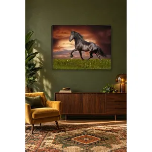 Impression sur toile : Cheval noir Fida au galop au coucher du soleil rouge - Product Image 3