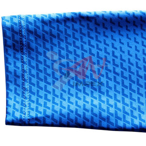 Haut de compression léger à manches courtes moderne pour le sport et la salle de sport - Product Image 4