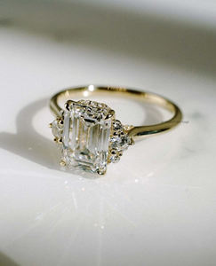 Taille émeraude 2.81 Ct Moissanite Diamant D Couleur Hidden Halo Moissanite Bague en Argent 925 Classique Taille Émeraude Solitaire pour Femme - Product Image 4