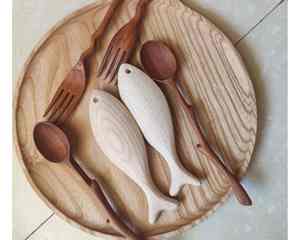 Decoración náutica elegante de peces de madera con talla de peces de madera pintada a mano adecuada para regalos de exportación y venta al por menor - Product Image 1