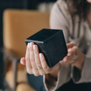 Cubo de shungita pulido de 3.9 pulgadas (100 mm) - Product Image 1