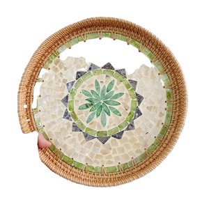 Plateau de service en rotin décoratif bohème avec plateau de table basse rond en nacre tissé, plateau de rangement en osier de style bohème - Product Image 6