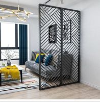 Cloison murale décorative en métal fabriquée à la main pour de riches intérieurs de style villa avec un aspect fini noir traditionnel