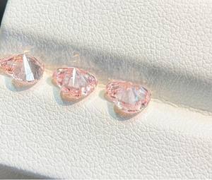 เพชรสังเคราะห์ Aniva รูปหัวใจสีชมพู ตัดแบบแฟนซี วิวิด ได้รับการรับรองจาก IGI ผลิตด้วยวิธี CVD HPHT สำหรับทำเครื่องประดับ ผลิตในอินเดีย - Product Image 2