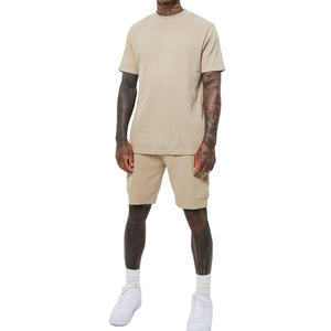 Conjunto de camisa y pantalones cortos de rizo francés para hombre con logotipo personalizado 100% algodón de manga corta antiarrugas y transpirable para un estilo de vida activo - Product Image 1