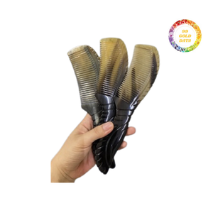 Beau peigne de soin des cheveux corne de buffle avec un design unique d'oiseau - Product Image 1