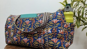 Sac de voyage en coton durable matelassé imprimé à la main de luxe, bleu foncé, marron, imprimé floral, bandoulière longue détachable, yoga, épaule - Product Image 4