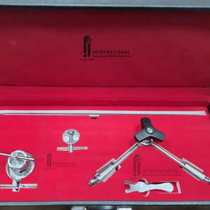 F.J.INTERNATIONAL Ensemble complet d'instruments chirurgicaux Source d'alimentation manuelle Chirurgie générale Système de rétracteur de bras en acier CE en boîte - Product Image 6