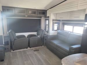 Nuevo K-e-y-s-t-o-n-e C-o-u-g-a-r 27SGS 2025 listo para la venta - Product Image 2