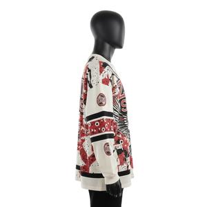 Camiseta sin mangas de algodón jersey premium de 240 GSM para hombre, color crema, rojo, negro, con gráfico urbano y logotipo en panel. - Product Image 3